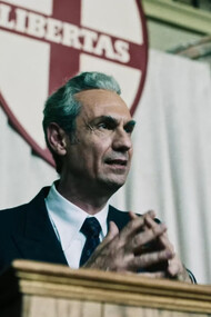 Fabrizio Gifuni nel ruolo di Aldo Moro nel film "Esterno Notte" di Marco Bellocchio