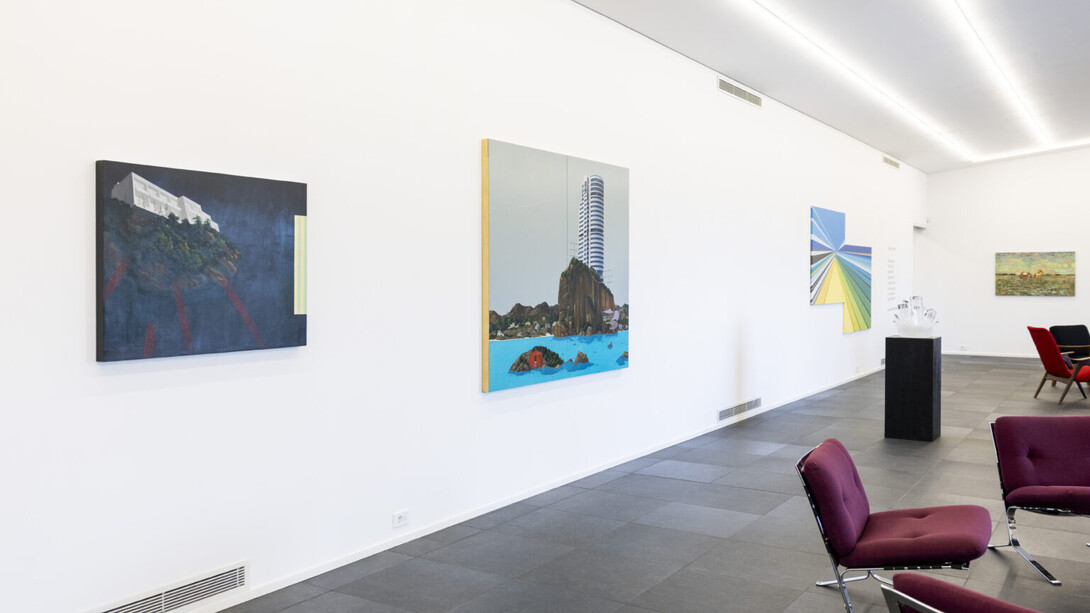 Varios artistas, El cielo y la tierra, vista de exhibición. Cortesía de Xippas