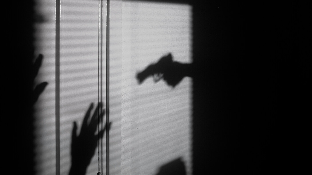 Dans le dédale de la vendetta criminelle, chaque ombre est un présage de mort