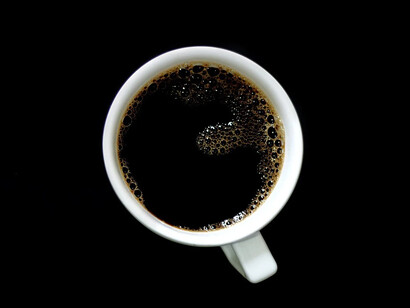 Catalina terminaba nuestra conversación sirviéndose más café. Cuando lo hacía, emergían los hoyuelos de sus mejillas