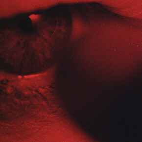 Steve McQueen
Charlotte, 2004
Film still
16mm  lm continuous projection
© Steve McQueen. Courtesy the artist, Thomas Dane Gallery and Marian Goodman Gallery