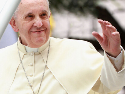 Su humildad jesuítica, su apertura al diálogo y su insistencia en la escucha activa reflejaron el estilo pastoral profundamente evangélico de Francisco