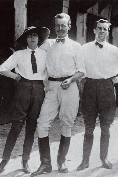 Coco Chanel e Etienne Balsan nella tenuta di Royallieu nel 1909