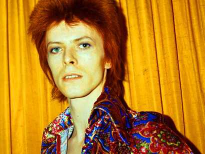 David Bowie. Inutile andare a caccia di superlativi: Bowie/Ziggy è magnetico e trascinante con la sua aura glam a cui è impossibile resistere