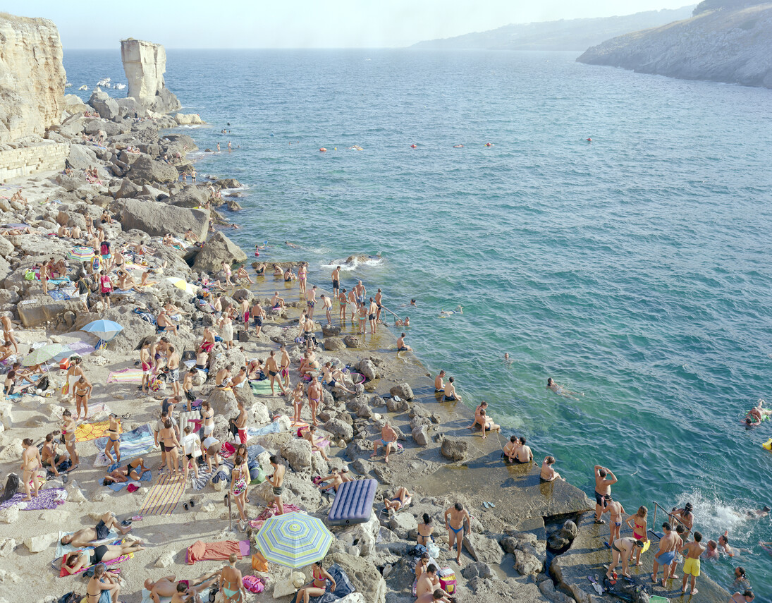 Massimo Vitali, Porto Miggiano, 2011, chromogenic print on Diasec, 193 × 231.1 cm, courtesy the artist and Ronchini Gallery