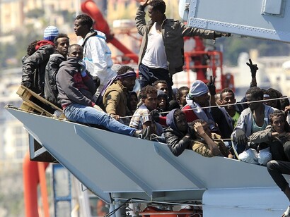 Inmigrantes africanos rescatados en el Mediterráneo