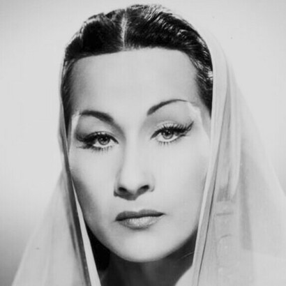 Yma Sumac. Elle a également conquis l'Union Soviétique en 1961