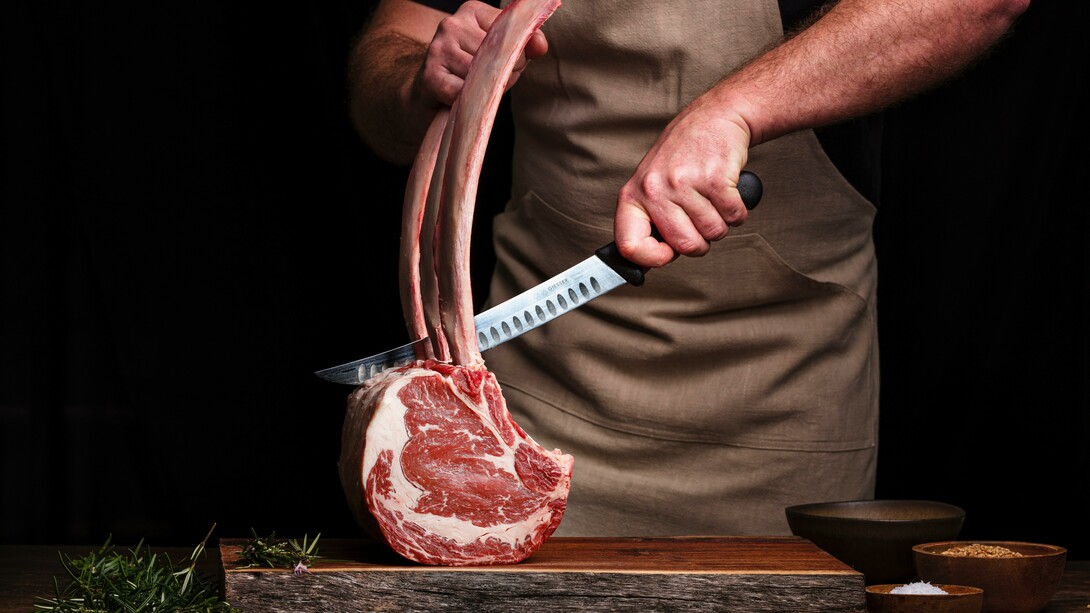 A carne produzida em massa por agricultura industrial é prejudicial à saúde e à humanidade