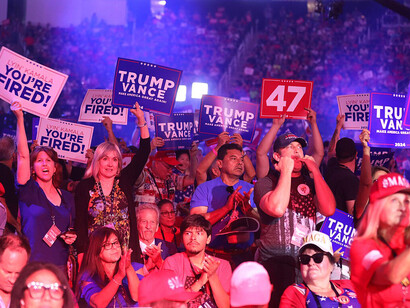 Anhänger von Donald Trump bei einer Kundgebung in Arizona am 23 August 2024