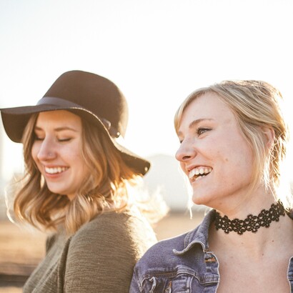 A presença do amigo nos faz sentirmos mais aconchegados e aquecidos, por maior que seja o frio de nossas almas