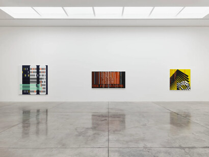 Sarah Morris, Snow leopards and skyscrapers, exhibition view. Courtesy of White Cube