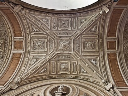 Roma, Italia, Complesso del San Michele, Conservatorio dei Vecchi, particolare della decorazione in stucco della volta del loggiato superiore, ph. Roberto Luciani