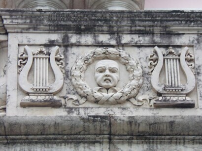 Teatro de Santa Isabel, Recife. Relevos na fachada © Andréa Franklin
