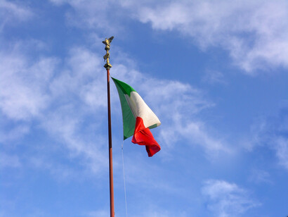 Siamo tutti abituati a denominare la penisola nella quale abitiamo con il nome Italia