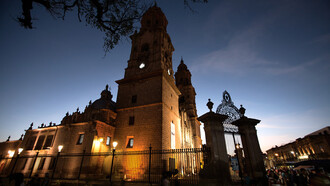 La Catedral de Morelia, Michoacán por la noche