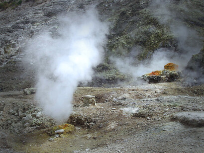 Campi Flegrei, Campania, Italia. Vulcano Solfatara, fumarola della "Bocca grande"
