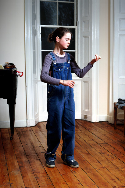 Wendy McMurdo, Solo violin, St Mary's music school (detail), Edinburgh, 1998. Courtesy of National Galleries of Scotland
