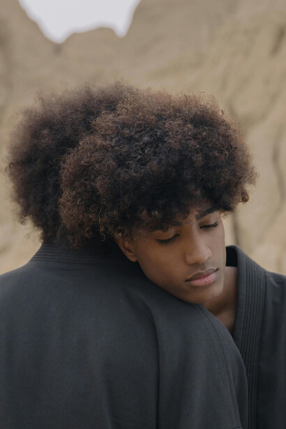 As comparações criam distorções cognitivas que desvalorizam nossas conquistas. Aprenda a reconhecer seu valor e redirecionar o foco