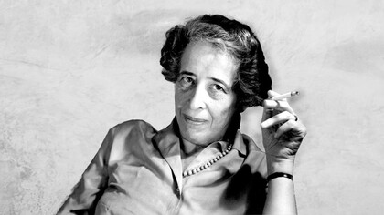Hannah Arendt smoking 