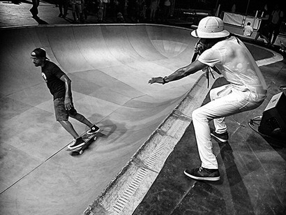 Skater en la pista instalada junto al Kennedy Center de Washington, D.C. con motivo del festival Finding a Line. Foto: Jati Lindsay