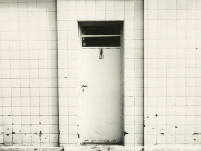 Facundo de Zuviría, Baño Caballeros, Parque Lezama, 1984. Courtesy of Josée Bienvenu