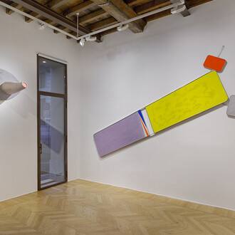 Giulio Turcato, Cosmic Infinity, vista della mostra. Per gentile concessione di The Secci Gallery