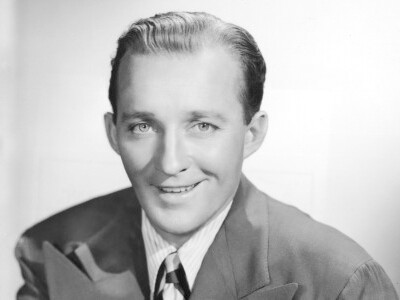 Bing Crosby, fue un cantante y actor estadounidense. Fue uno de los primeros artistas multimedia