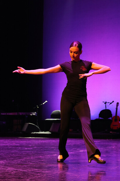 Principle dancer, Litz Alfonso rehearsal. Photo by Carrie Hart