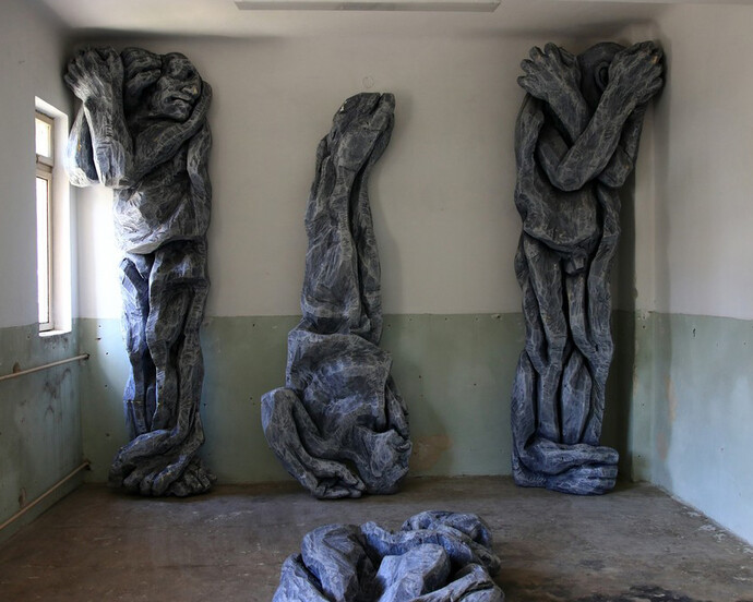 Moving Monuments. Courtesy of Nasui Collection & Gallery 