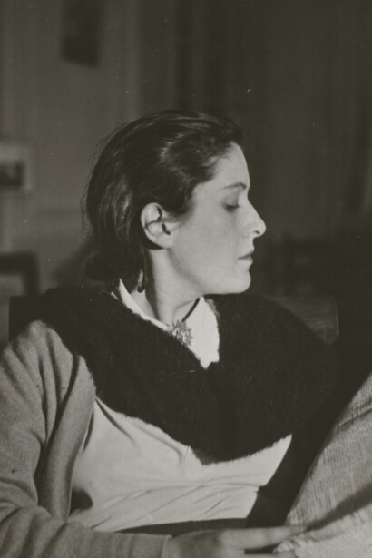 Pablo Picasso (1881-1973) (attribuito a), Ritratto di Dora Maar nel castello,di Boisgeloup, Gisors, marzo 1936, Stampa senza data
Gelatina ai sali d’argento, 24,1×18,3 cm, Dono Eredi Picasso, 1992, inv. APPH15320, ph. © Atelier L. Clergue, © RMN-Grand Palais /Musée Picasso de Paris. © Succession Picasso by SIAE 2016
