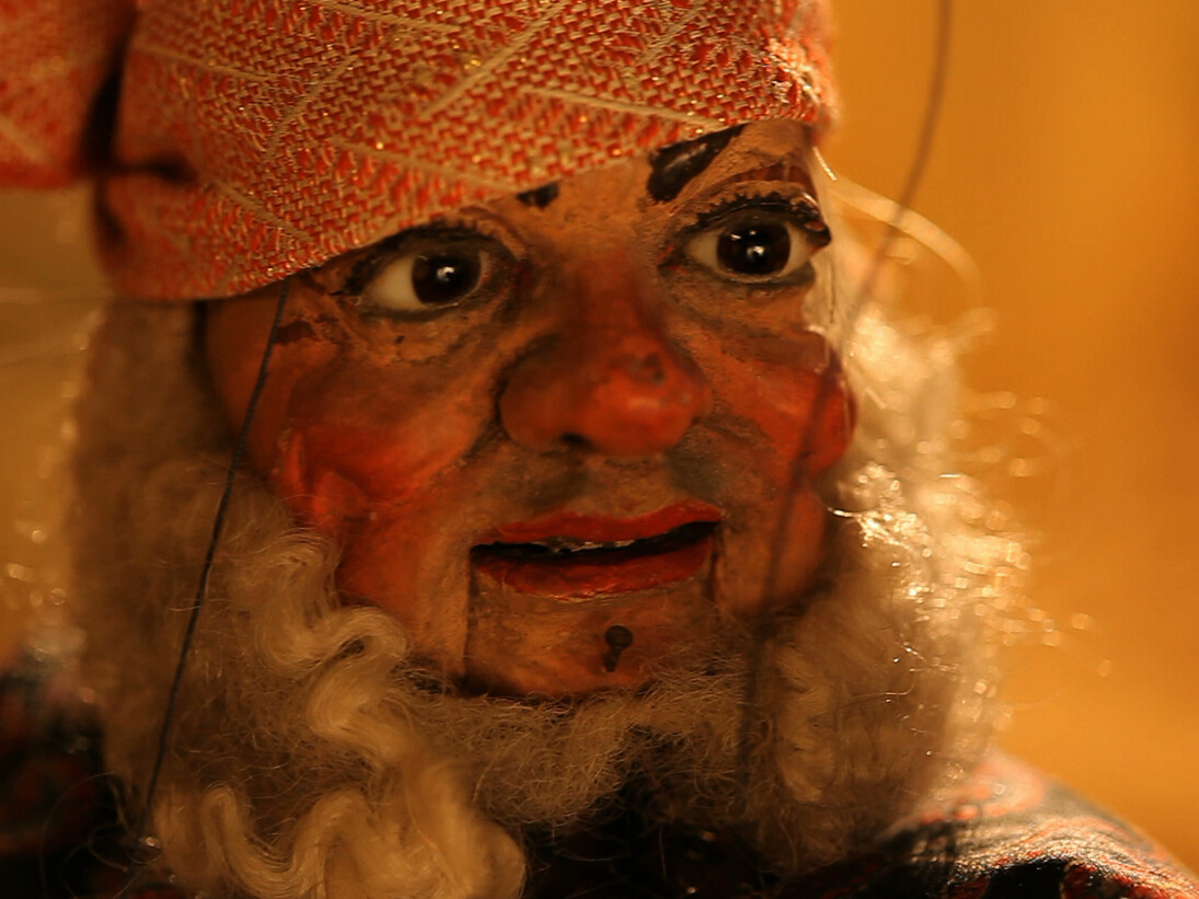 Wael Shawky, Cabaret Crusades: The Horror Show File, 2010, HD video, color, sound, 31:49 min. Video still. Courtesy the artist and Sfeir-Semler Gallery, Beirut / Hamburg