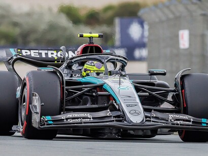 Nel 2022, Russell entra ufficialmente nel team Mercedes, dove finalmente può lottare per posizioni di rilievo e competere con il compagno di squadra, il sette volte campione Lewis Hamilton