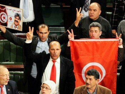 Tunisia. L'assemblea costituente nazionale votò in precedenza per una nuova Costituzione il 26 gennaio 2014 a Tunisi
