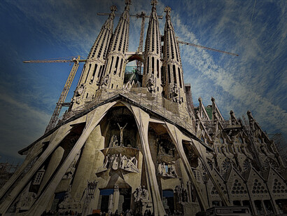 Sagrada Familia, Barcellona, Spagna. La Sagrada Familia è una combinazione di stili architettonici, tra cui il modernismo catalano, il gotico e il naturalismo