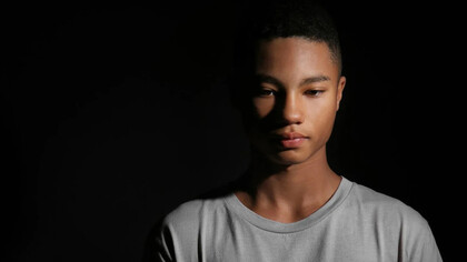 Adolescente deprimido: la adolescencia está llena de cambios, no solo biológicos, que ponen en jaque la vida de los que la viven