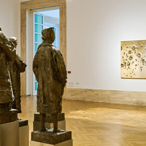 Varios artistas, 2025 East and west: Diálogo internacional – De Shangai a Roma, vista de exhibición. Cortesía de la Galería Nacional de Arte Moderno y Contemporáneo