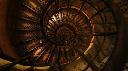 Scala a chiocciola dell'Arc de Triomphe de l'Etoile, Paris, France