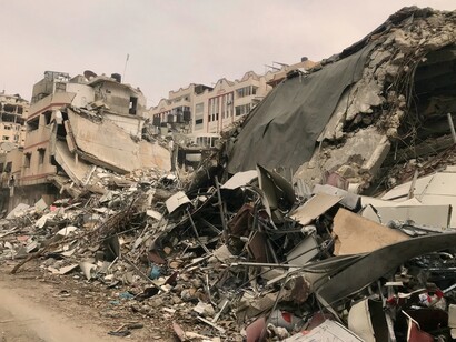 Le tensioni politiche internazionali sono aumentate, con molti paesi che chiedono un cessate il fuoco immediato e una ripresa dei negoziati per una soluzione a due stati, mentre altri appoggiano le azioni di difesa di Israele

