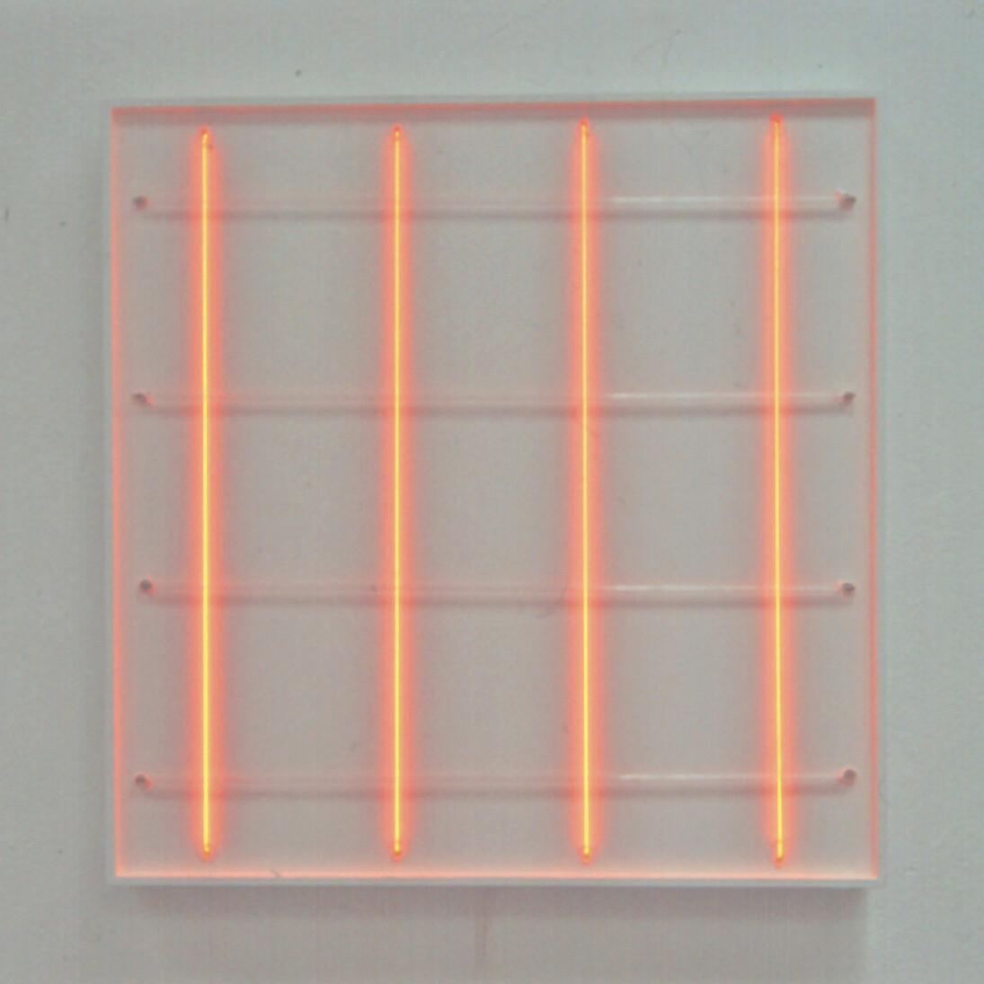 François Morellet, 4 néons 0° - 4 néons 90° avec 2 rythmes interférents, 1972 Acrilico su legno e neon rosso, 80x80 cm Courtesy A arte Invernizzi, Milano