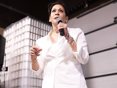 U.S. Senator Kamala Harris engaging with supporters during the annual West Des Moines Democratic Party Summer Picnic held at Legion Park in West Des Moines, Iowa, US, photo by Gage Skidmore