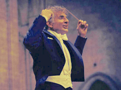 Bradley Cooper em cena do filme 'O Maestro'