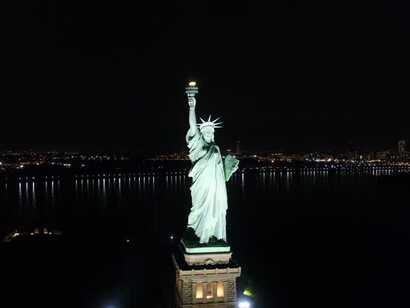 Estatua de la libertad noche