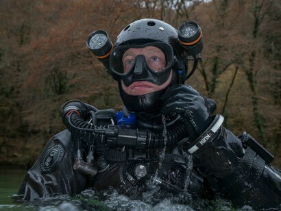Uscita dall'acqua dopo le immersioni nelle grotte di Saint Sauveur in Francia, foto Rich Stevenson

