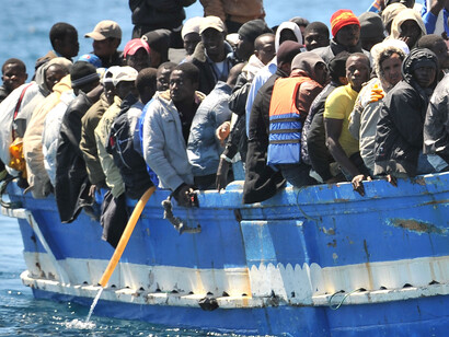 Immigrati in una zattera 