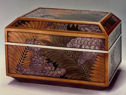 Shimada Shunkō, Japanese, 1910–1986, Accessory Box with Design of Hazenoki, Japan, 1940. Lacquered wood with metallic finishes and silver fittings, 23.6x36.6x27.4 cm, private collection. Courtesy of The Ringling 