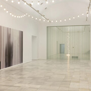 Felix Gonzalez-Torres, Dulce venganza, vista de exhibición. Cortesía del Museo Nacional Centro de Arte Reina Sofía