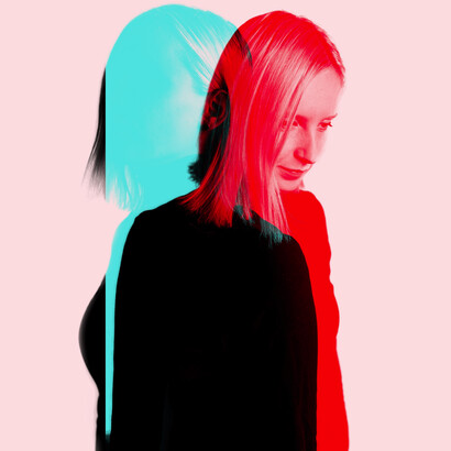 Fotografía de doble exposición de una mujer: a veces hay que tomar riesgos, es cierto, pero siempre es aconsejable medir concienzudamente las consecuencias y tomar la mejor decisión posible