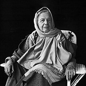 Memorie di Adriano venne concepito dalla Yourcenar quando era appena ventenne, tra il 1924 e il 1929