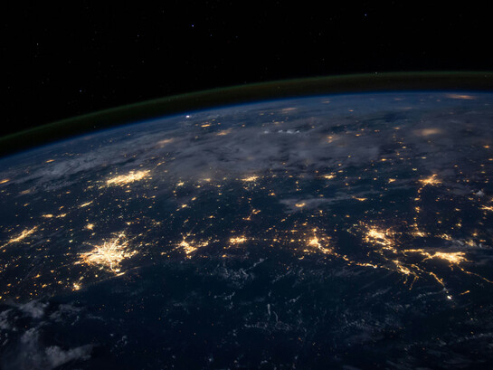 Desde la disputa por la energía hasta la competencia entre grandes potencias, el mundo contemporáneo vuelve a estar marcado por la búsqueda de seguridad, influencia y control estratégico en un escenario internacional cada vez más incierto