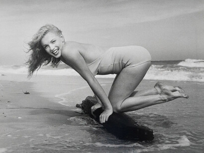 André de Dienes, Untitled (Marilyn Monroe), Tobay Beach, Oyster bay, New York (detail), 1949. Courtesy of Upsilon Gallery
